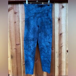 SPANX Booty Boost Blue Swirl Leggings Sz M *594